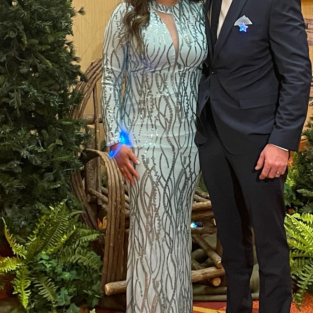 Beautiful blue sequin dress 💙